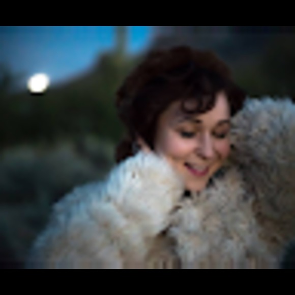 Meet your Posher, Christin - Picture 1 of 1